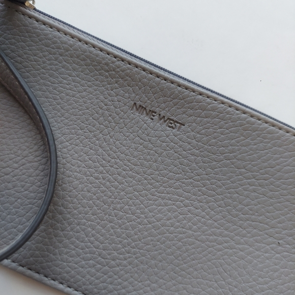 NWOT Nine West Gray Wristlet - Picture 9 of 17